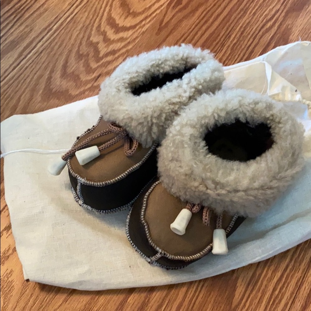 NWT Sustainable Sheep Skin Booties
